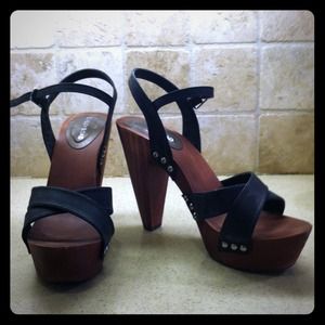 Tinley Road tan/black sandals