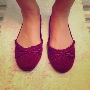 ✨REDUCED✨Beautiful burgundy flats!