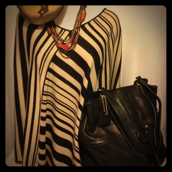 BCBG MAXAZRIA poncho size OS