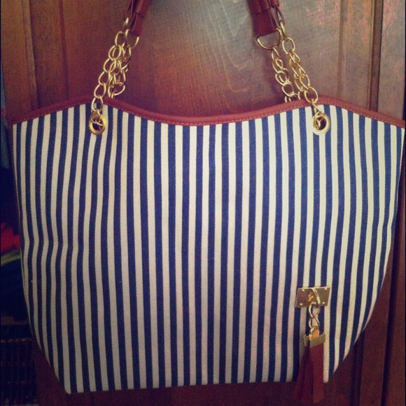 ❌SOLD ❌NEW super cute blue and white striped tote.