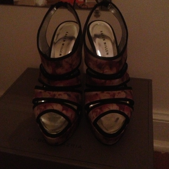 Karen Millen floral print cage sandals - Picture 4 of 5