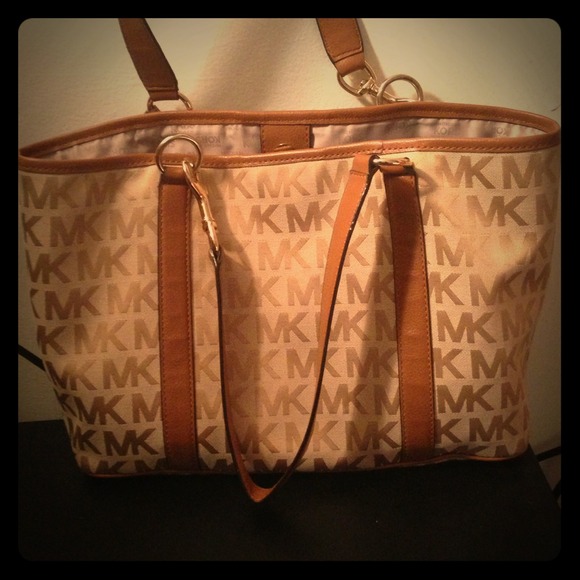 Michael Kors Handbags - Michael Kors purse