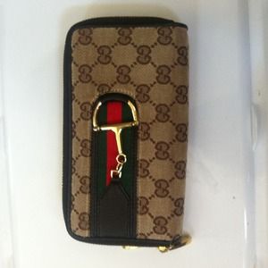 *Duplicate* Gucci wallet in MINT condition
