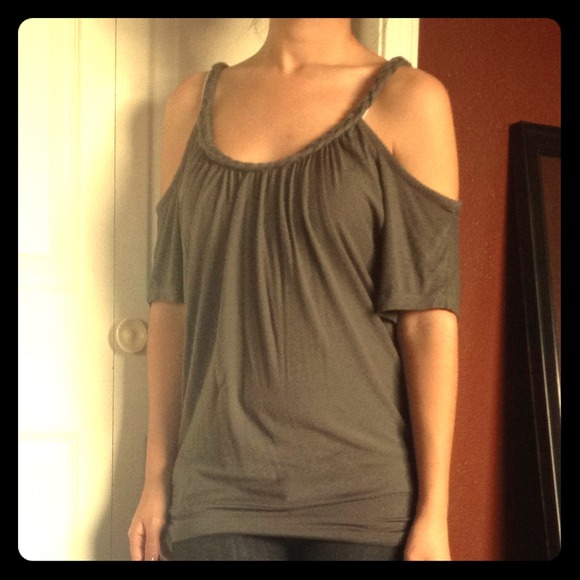 🚫SOLD🚫 Olive Green Shoulder Blouse