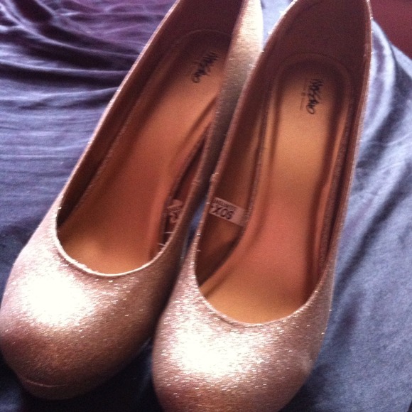 Sexy gold glitter heels