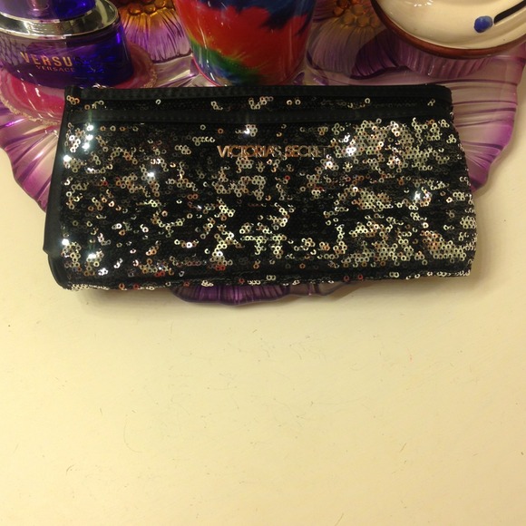 Victoria's Secret black sequin clutch NEW💋