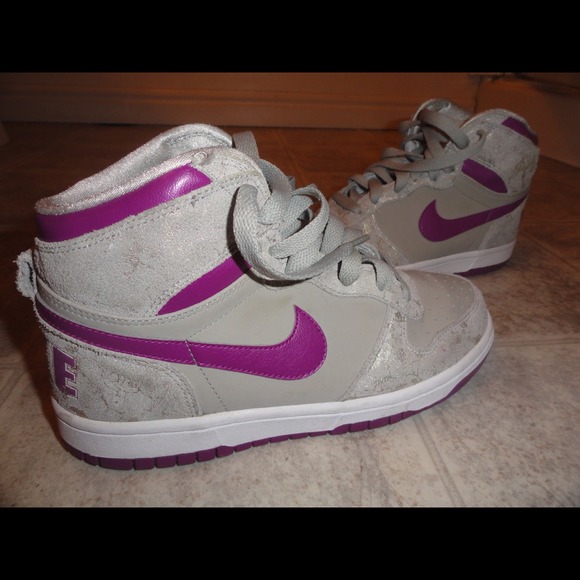 Nike Shoes - Nike! Size7, almost new!