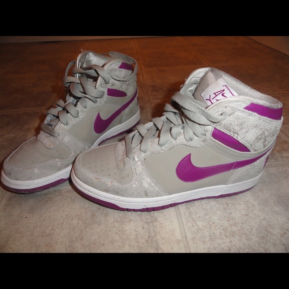 Nike! Size7, almost new! - Picture 3 of 4