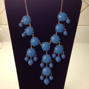 REDUCED..Beautiful blue necklace NEW. !!