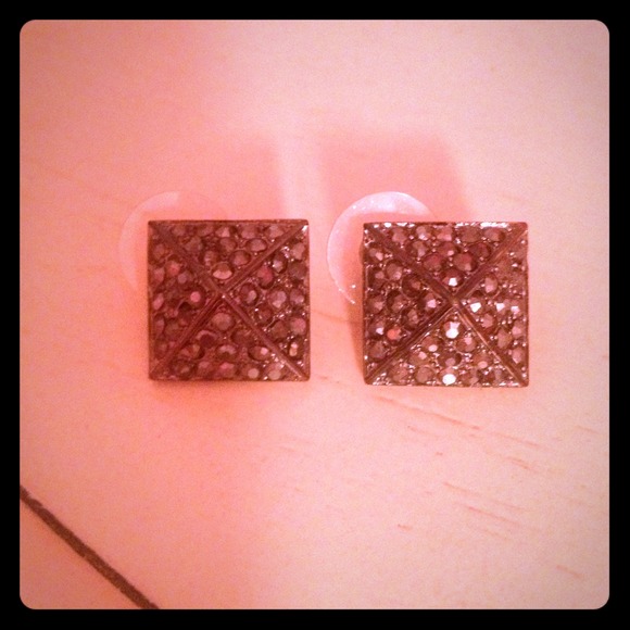 Forever 21 Jewelry - Forever 21 gunmetal pyramid stud earring