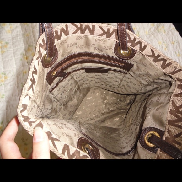 Michael kors, tote,almost new! - Picture 3 of 4