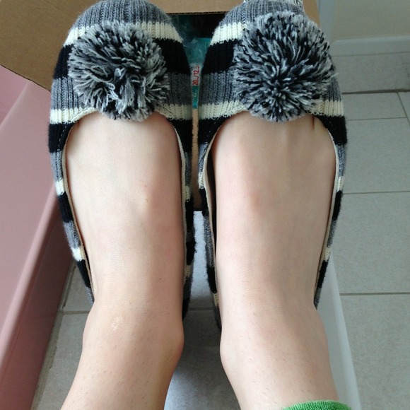💢SOLD IN BUNDLE💢Juicy couture slippers