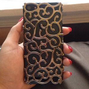 iPhone 5 silver swirly case