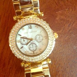 New costume jewelry gold watch