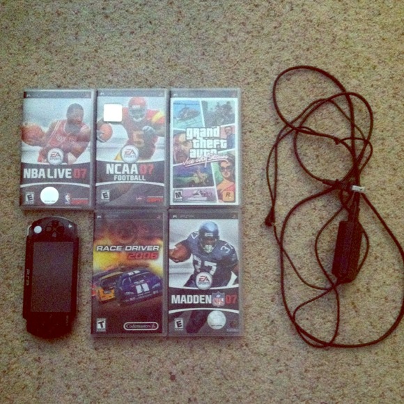 HOLD 💗Black psp with charger and games!