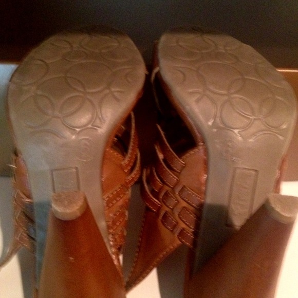 Strappy Camel Brown Heel - Picture 2 of 4