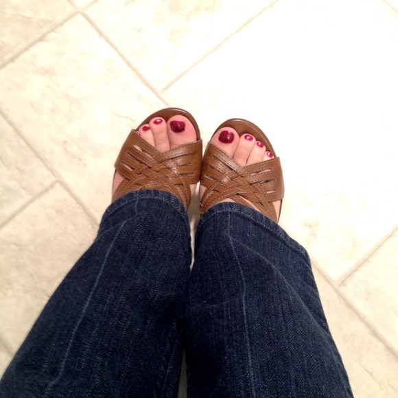 Strappy Camel Brown Heel - Picture 3 of 4
