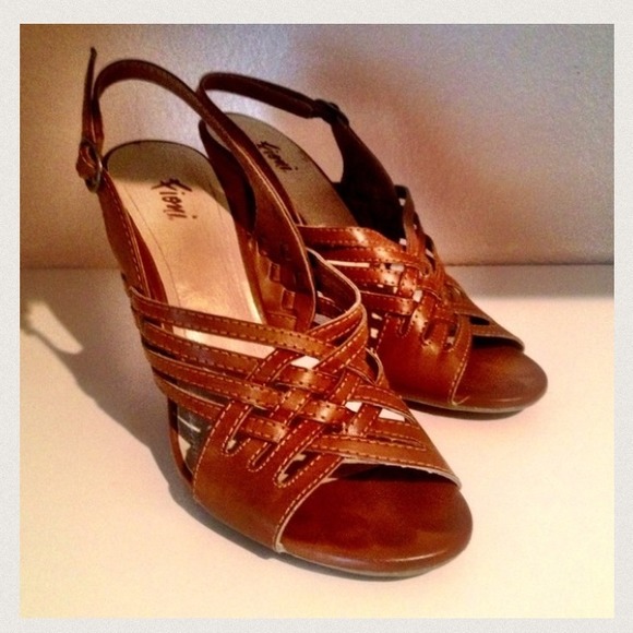 Strappy Camel Brown Heel - Picture 4 of 4
