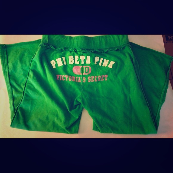 🚫SOLD🚫 XS Victoria's Secret Pink Capri Sweats