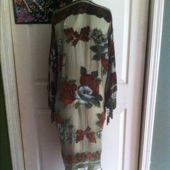 Beautiful throw over. - Picture 2 of 4