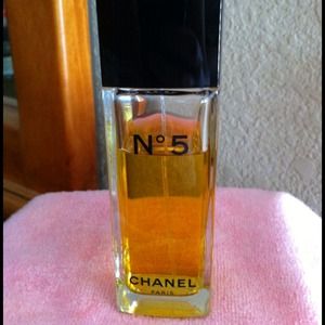 Chanel No.5  eau de toilette spray