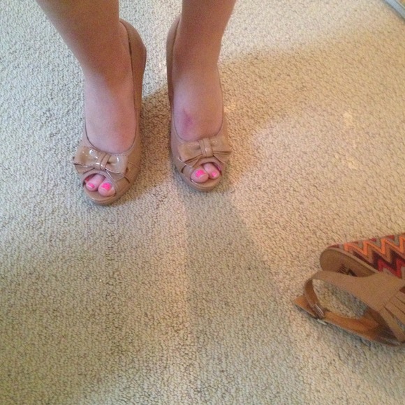 Tan wedges