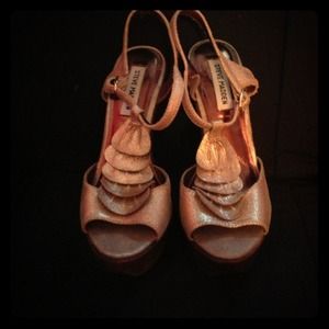 Steve Madden ruffle heel