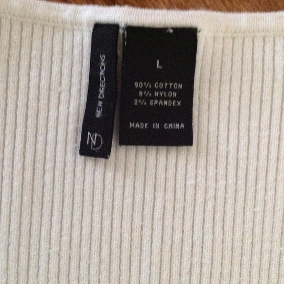 SOLD.    New Directions white top, sz. L - Picture 2 of 4