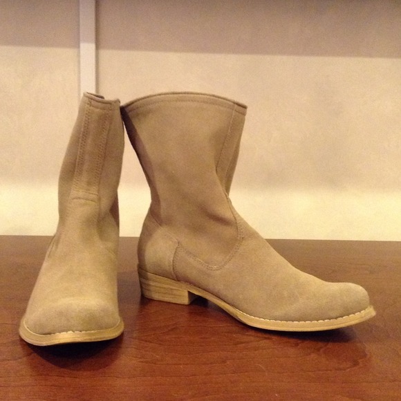 Nine West boot - Picture 2 of 2