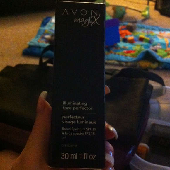 Avon magix illuminating face perfector