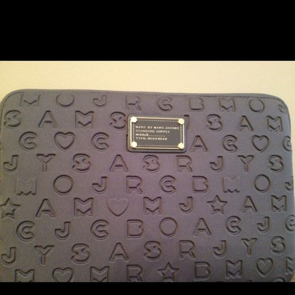 Marc by Marc Jacobs Accessories - NWT Marc by Marc Jacobs dreamy logo case in grey