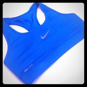 ⛔Hold⛔⬇️REDUCED⬇️💙Blue NIKE sports bra!💙✔