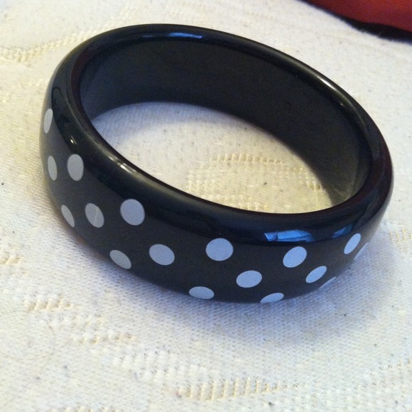 Black and white polka dot bracelet