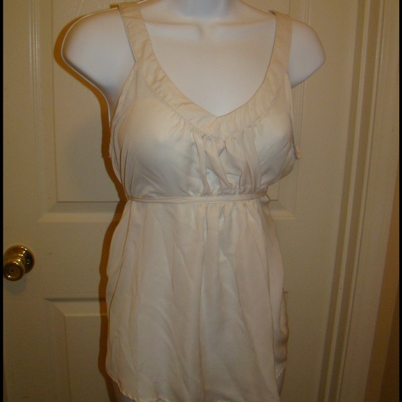 Size large top - Picture 1 of 1