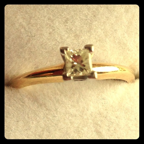 🚫SOLD 14kt 1/4ct princess diamond engagement ring