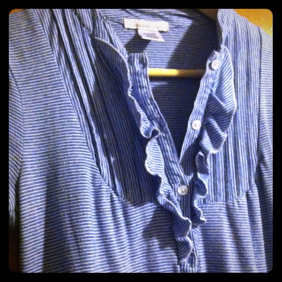 White and blue striped tee