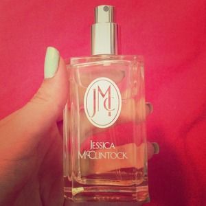 Jessica McClintock Perfume😋🌸💐🌼