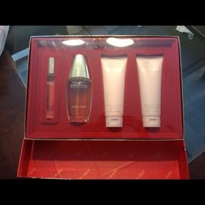Never opened Estée Lauder set