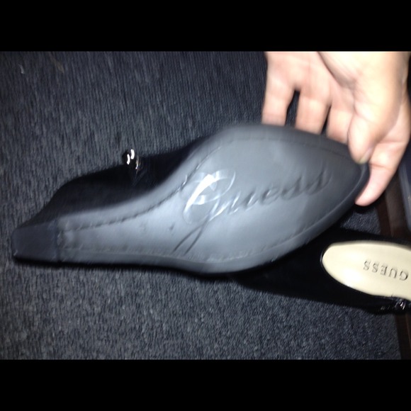 💖HP💖 11/24&12/09Brand new new guess shoes - Picture 2 of 4