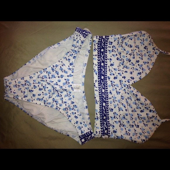 Bikini - Picture 1 of 1