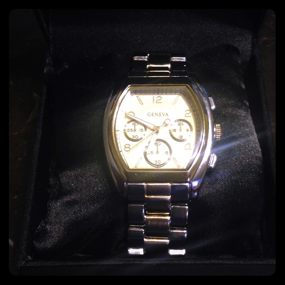 ❌sold❌Beautiful gold and silver square watch!