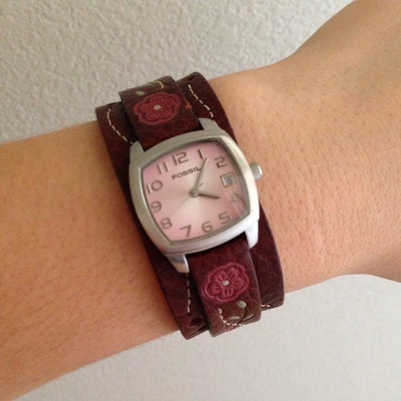SALE 🎉Fossil Authentic Leather Flower Strap Watch