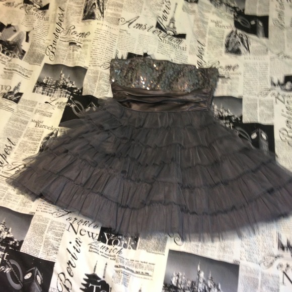 Grey strapless dress