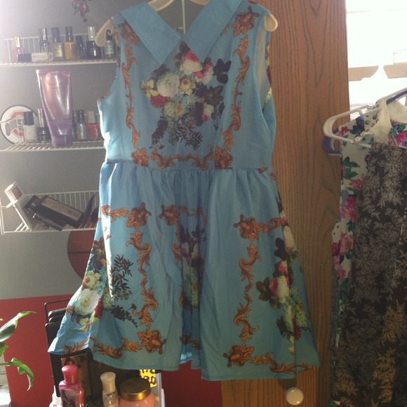 Beautiful print dress :)