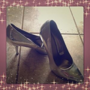 Mossimo sz 8 1/2 metallic silver pumps