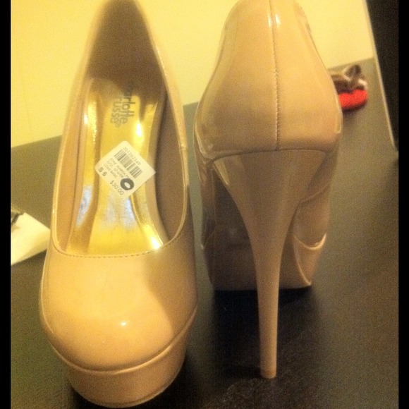 Nude Pumps