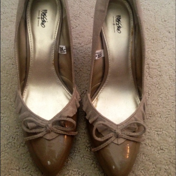 Bundled!!! Great shoes, never worn