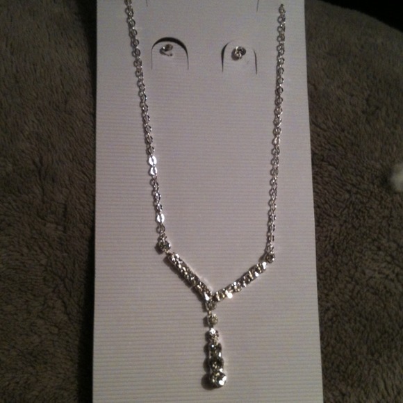 TRADED to @rtrager65 Very sparkling necklace set