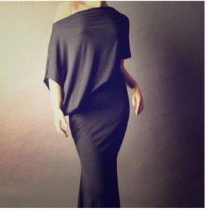 💥💥.  Hold. 💥💥 Sexy slinky black dress!