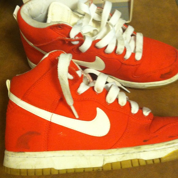 TRADed!!!!🚫Red Nike High tops!